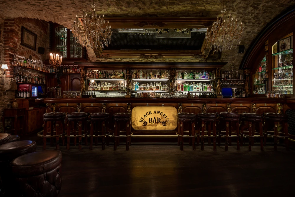 Hlavní bar Black Angel's Baru